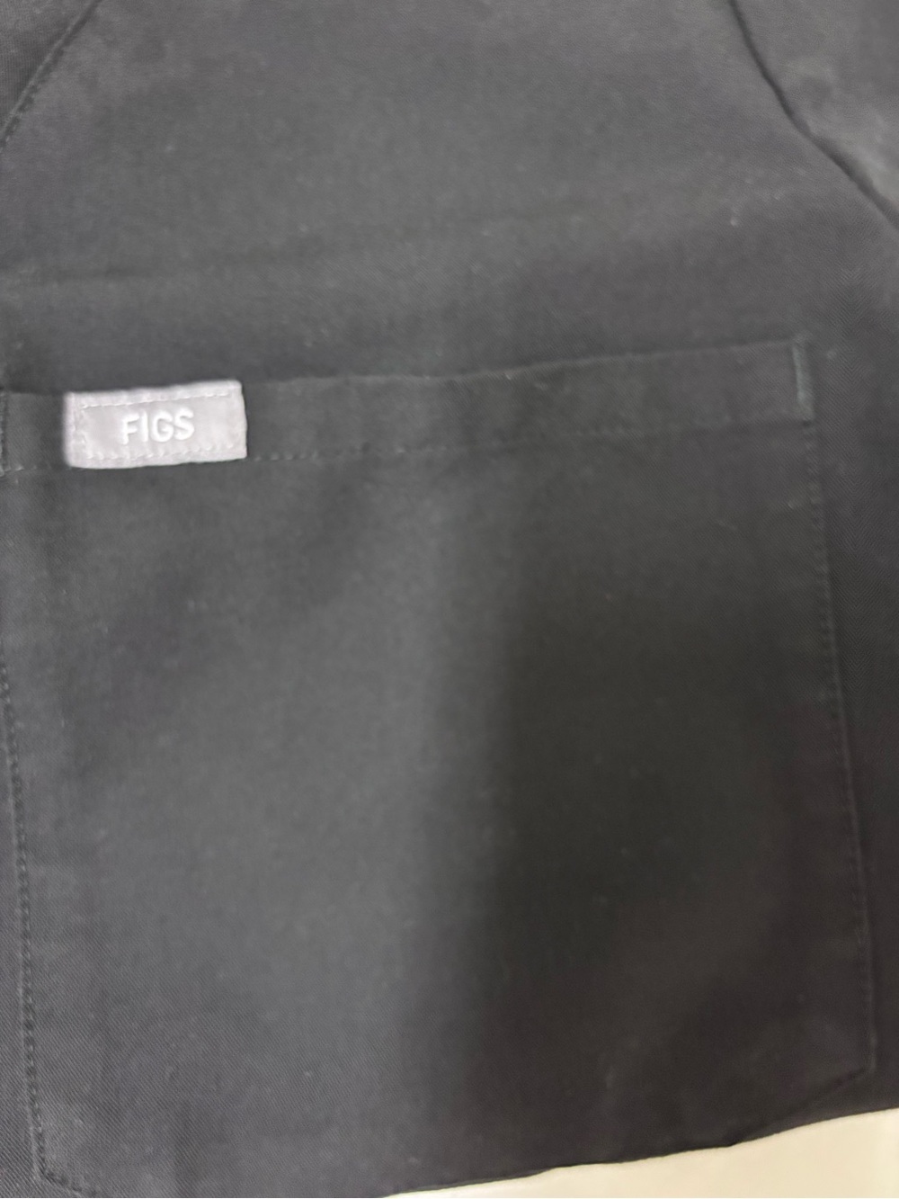FIGS women’s Catarina Black Scrub Top - V-Neck Pocket - Picture 3 of 7